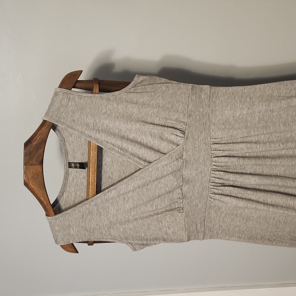 Flattering Grey Sleeveless Maxi Dress - Picture 1 of 7